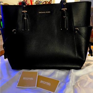 Michael Kors Voyager, black.